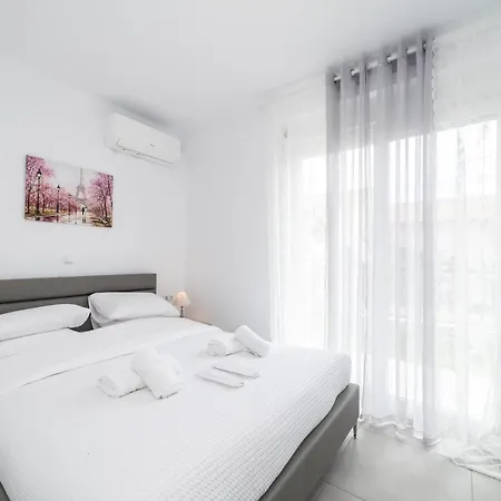 Perla Residential Complex Apartment Ofrinion Exterior photo